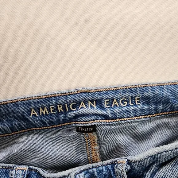 American Eagle Light Wash Stretch Denim High Rise Mom Straight Jeans - Picture 5 of 8